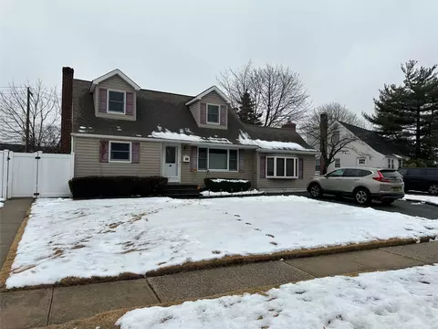 754 Bruce Dr, Wantagh, NY 11793