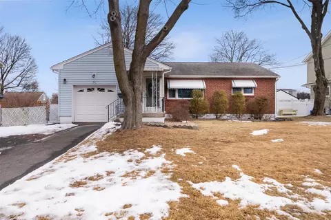 8 Lewis Dr, Stony Point, NY 10980