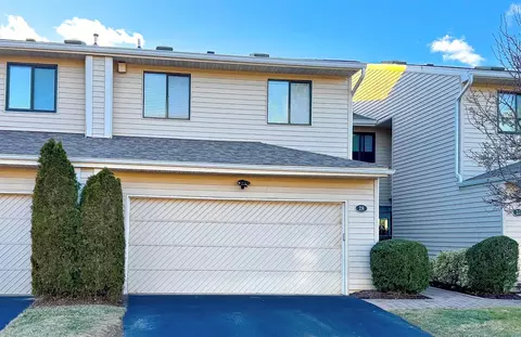28 Pheasant Ln, Woodbury, NY 11797