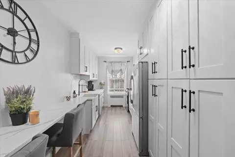84 Pinewood Rd #2E, Greenburgh, NY 10530