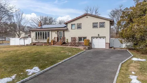 18 Brunswick Dr, East Northport, NY 11731