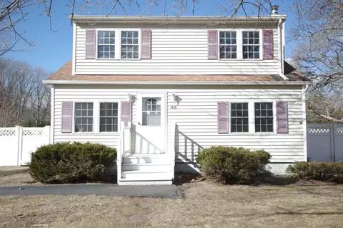 45 Winston Dr, Shirley, NY 11967
