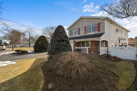 94 Amsterdam Ave, West Babylon, NY 11704