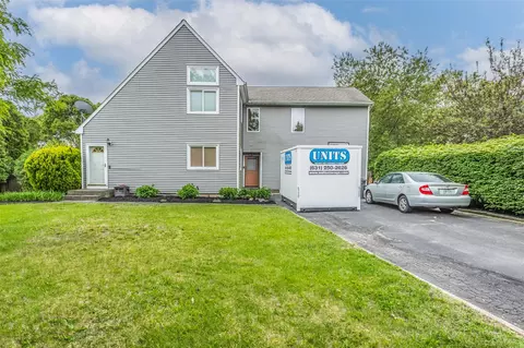 233 Arrowhead Ave, Riverhead, NY 11901