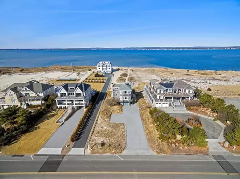 772 Dune Rd, Westhampton Beach, NY 11978