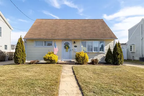 173 Division Ave, Massapequa, NY 11758