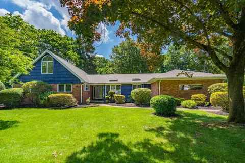 103 Turtle Cove Ln, Huntington, NY 11743