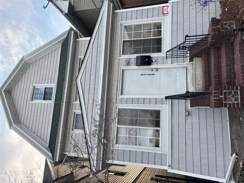 87-40 89 St, New York, NY 11421