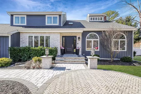 7 Liberty Ln, Miller Place, NY 11764