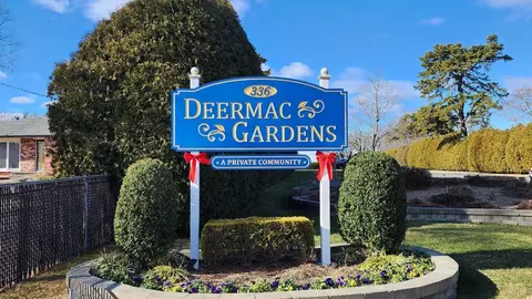 336 Commack Rd #16, Deer Park, NY 11729