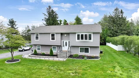 3144 Quinlan St, Yorktown, NY 10598
