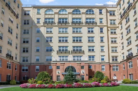 10 Byron Pl #506, Larchmont, NY 10538