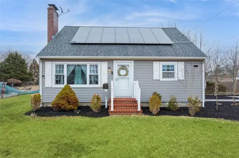 97 Pine Neck Ave, Brookhaven, NY 11772