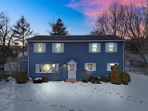 26 Hilltop Dr, Mahopac, NY 10541