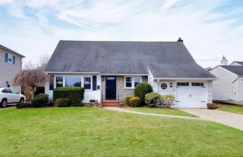 206 Brompton Rd, Garden City, NY 11530