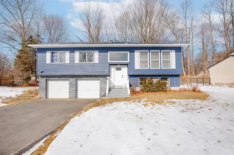 19 Creamery Dr, New Windsor, NY 12553