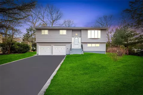 24 40th St, Islip, NY 11751