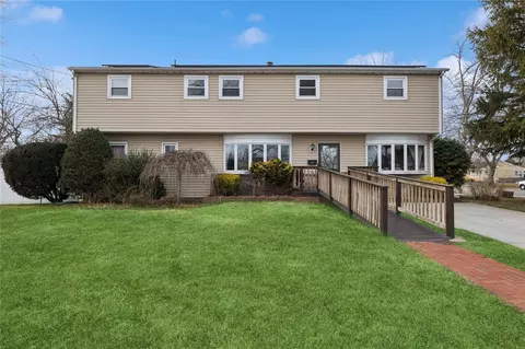 1160 Parkwood Dr, Merrick, NY 11566