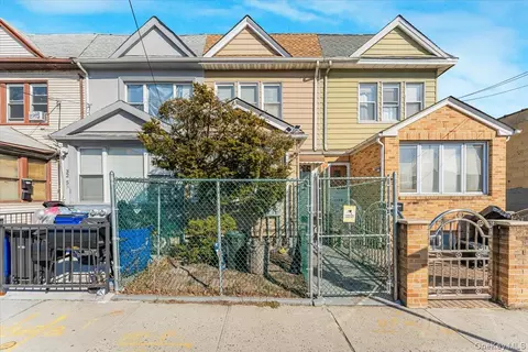 3257 110th St, New York, NY 11369