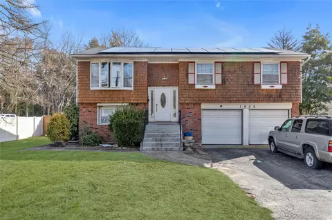1052 Howells Rd, Bay Shore, NY 11706