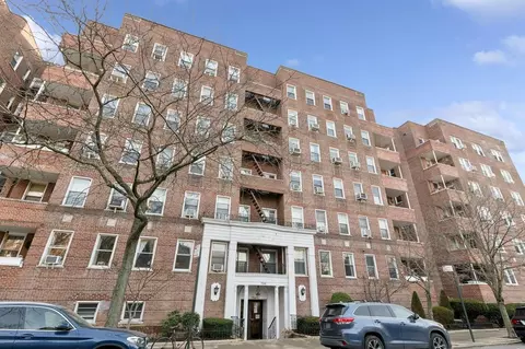 75-40 Austin St #5ER, New York, NY 11375