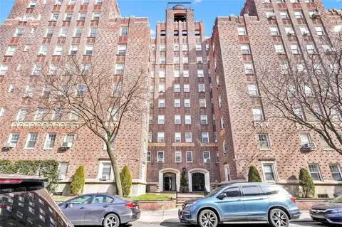 73-37 Austin St #2E, New York, NY 11375