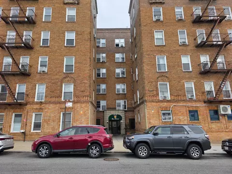 35-91 161 St, Flushing, NY 11358