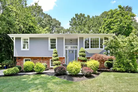 26 Thomsen Dr, Ramapo, NY 10952