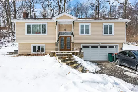 23 Butterfly Ln, Putnam Valley, NY 10579