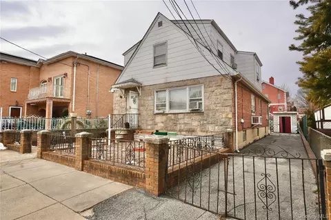 20-50 Hazen St, New York, NY 11370