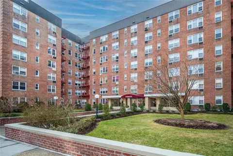 3 Sadore Ln #1K, Yonkers, NY 10710