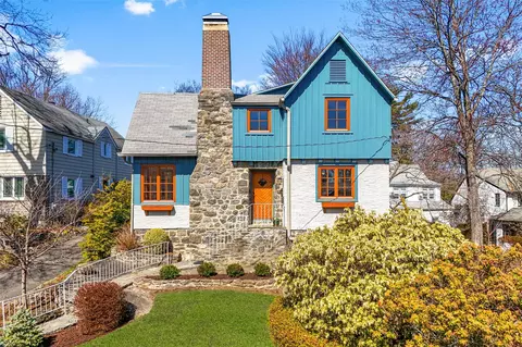 27 Springdale Rd, New Rochelle, NY 10804