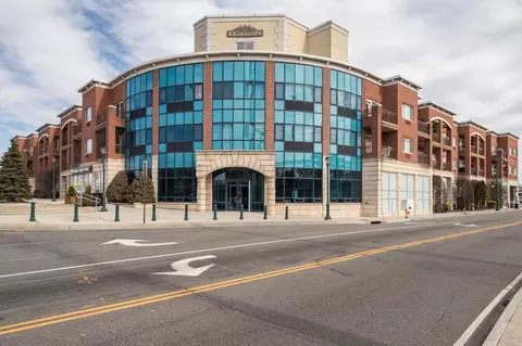 130 Post Ave #326, North Hempstead, NY 11590