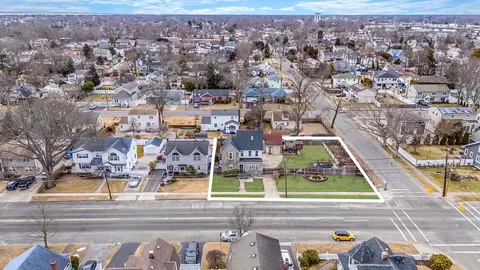309 S Broadway, Lindenhurst, NY 11757