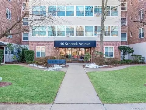 40 Schenck Ave #2D, North Hempstead, NY 11021
