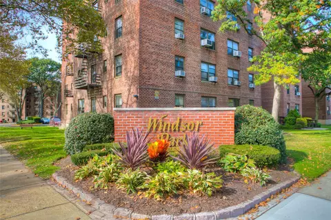 73-11 Bell Blvd #3D, Oakland Gardens, NY 11364