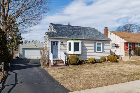 39 Myers Ave, Hicksville, NY 11801