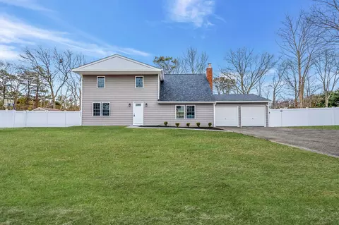 14 Cottonwood Ave, Port Jefferson Station, NY 11776