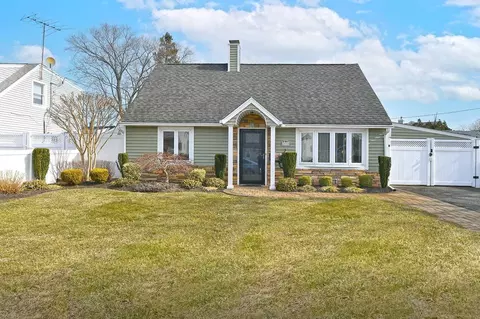 1433 Harding St, North Bellmore, NY 11710