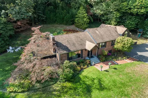 351 W Neck Rd, Huntington, NY 11743