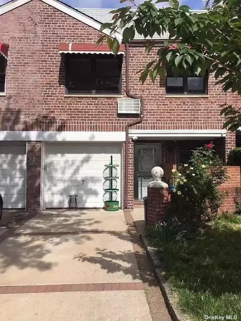 57-25 156th St, New York, NY 11355