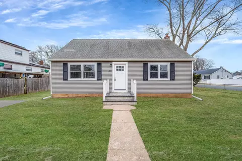 250 Meucci Ave, Copiague, NY 11726