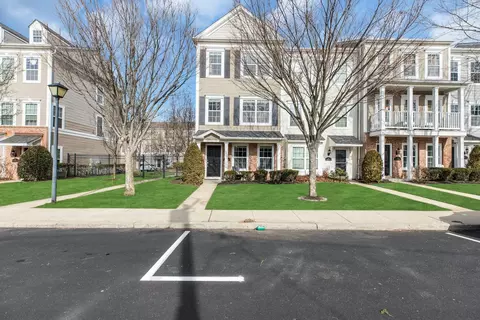 28 Stahlman Ln, Patchogue, NY 11772