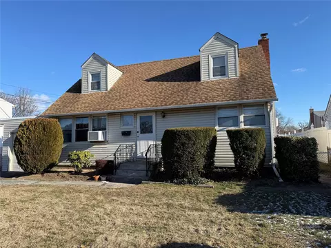 29 Taylor Ave, East Meadow, NY 11554