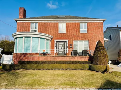 258 Beach 139 St, Rockaway Park, NY 11694