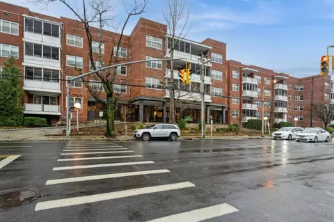 1 Kensington Gate #222, North Hempstead, NY 11021