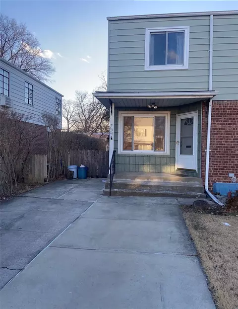 50-36 201st St, Oakland Gardens, NY 11364
