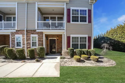 23 Strangford Ct, Oceanside, NY 11572
