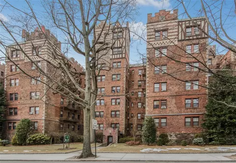 209 Garth Rd #6I, Scarsdale, NY 10583