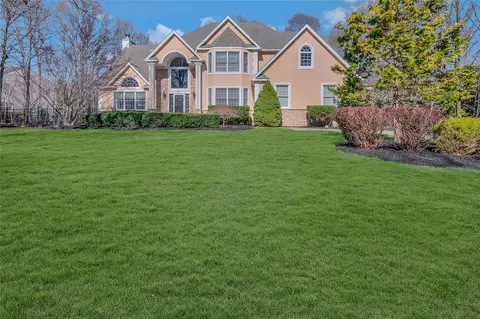 15 Miles Ln, Mount Sinai, NY 11766